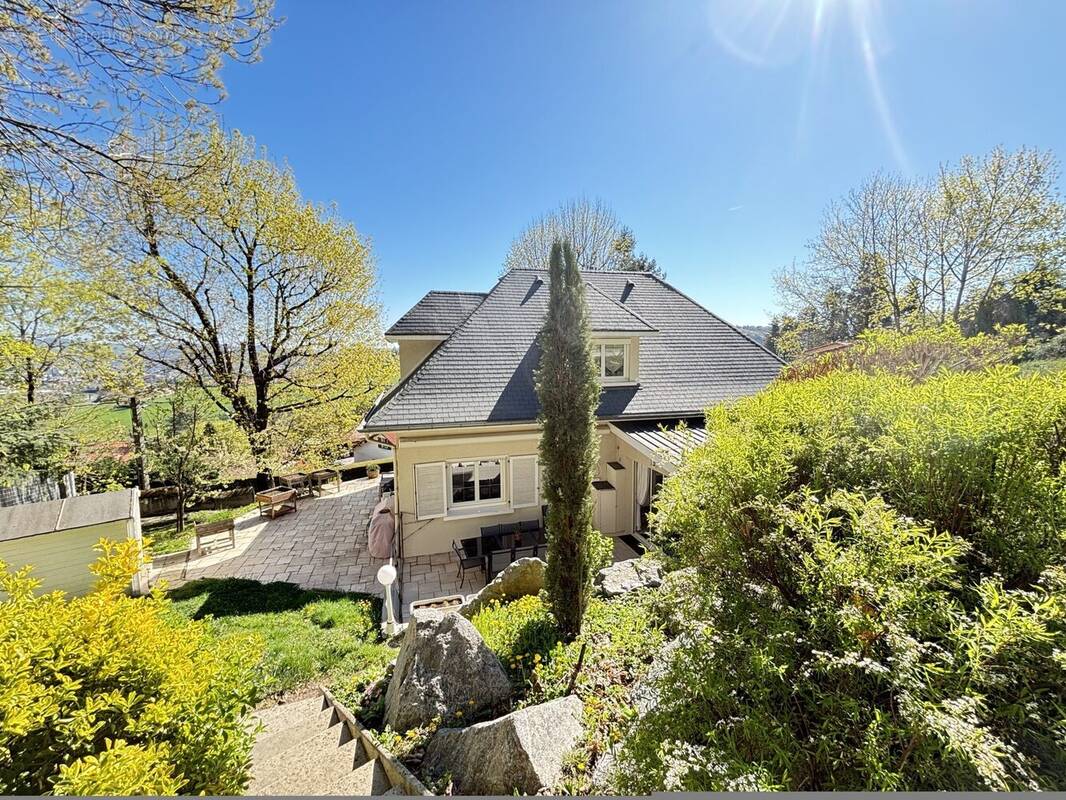 Maison à SAINT-GENEST-LERPT