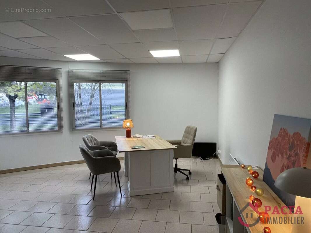 Espace Commercial Moderne à Saïx - photo 10