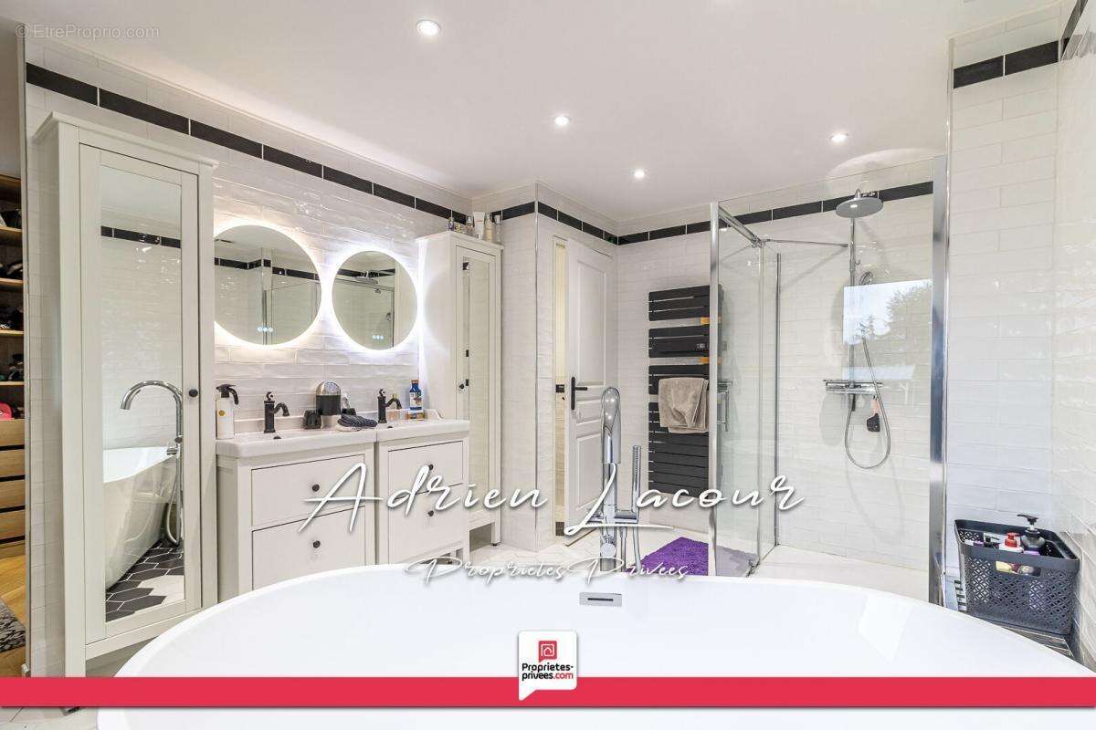 Maison à DUN-LE-POELIER