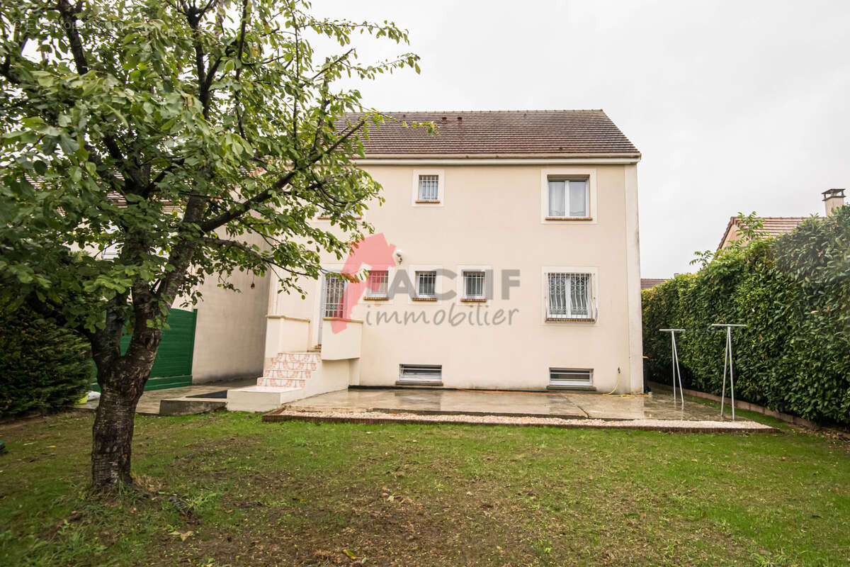 Maison à FLEURY-MEROGIS