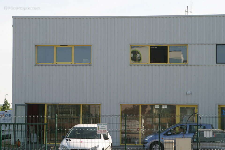 Commerce 430 m² à Evreux  - photo 3