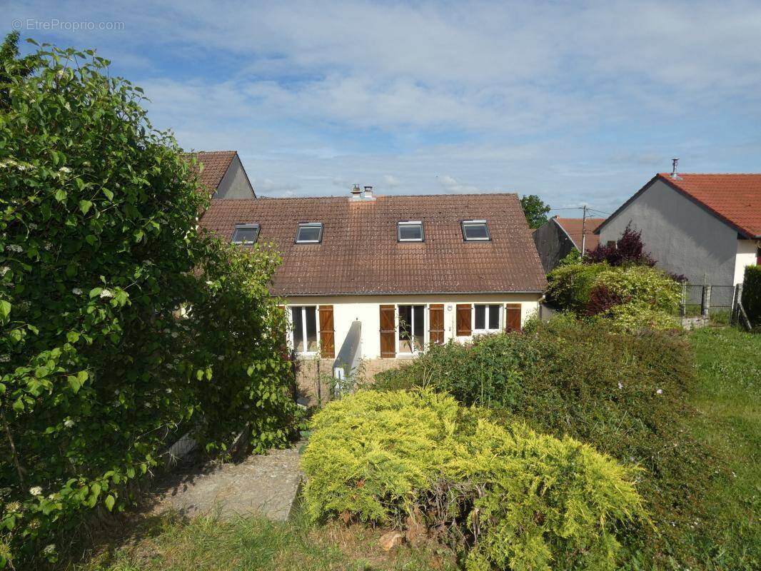 Maison à LAGNEY