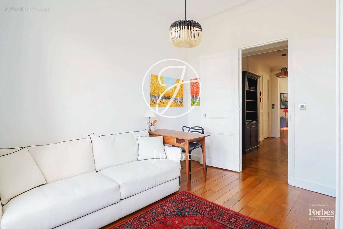 Appartement à PARIS-7E