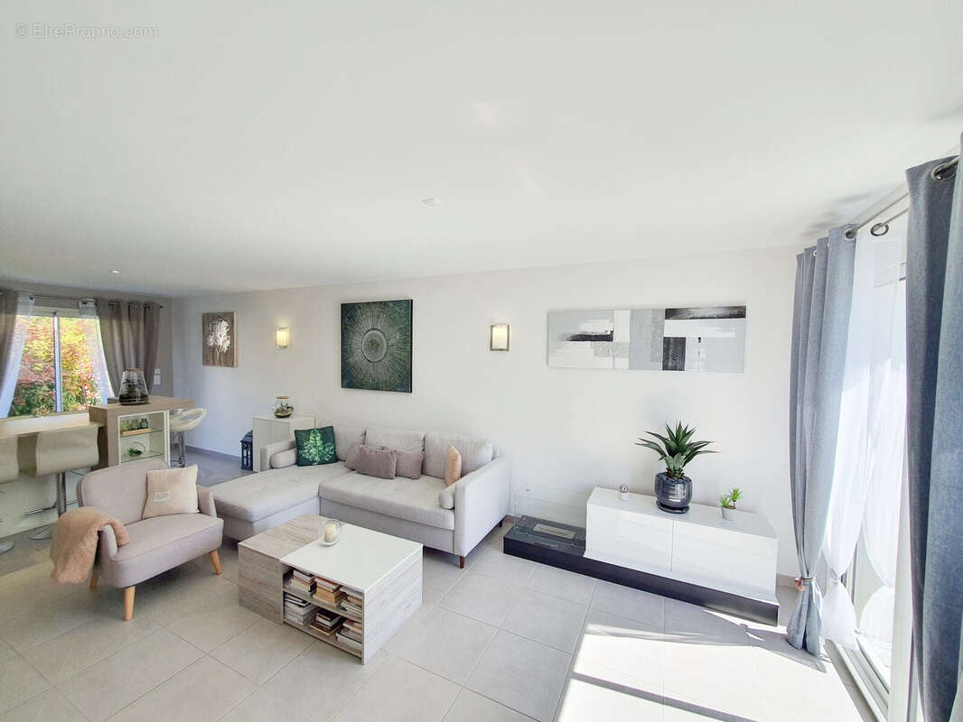 Maison à ROQUEBRUNE-SUR-ARGENS