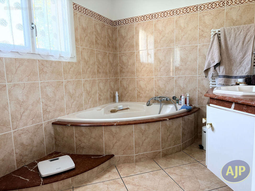 Vaste maison  st herblain bourg - photo 12