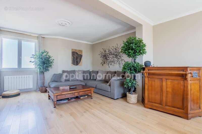 Appartement à LES PAVILLONS-SOUS-BOIS