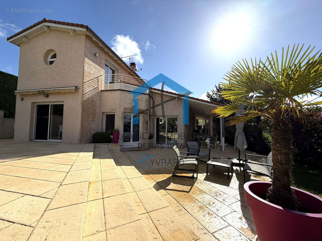 Villa type 7 de 210 m2 avec piscine LA FOUILLOUSE - ECULIEU - photo 6