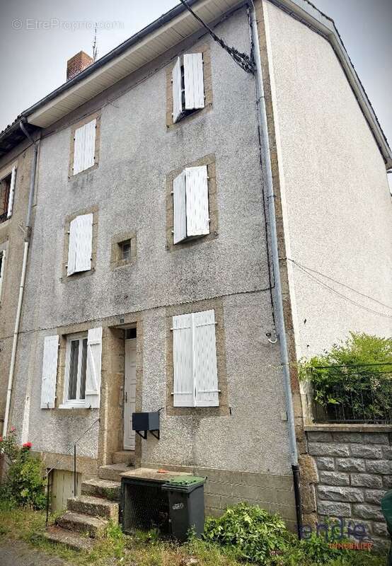 Maison à SAINT-LAURENT-SUR-GORRE