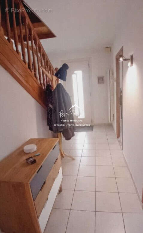 Entrée principale  - Maison à PORTS