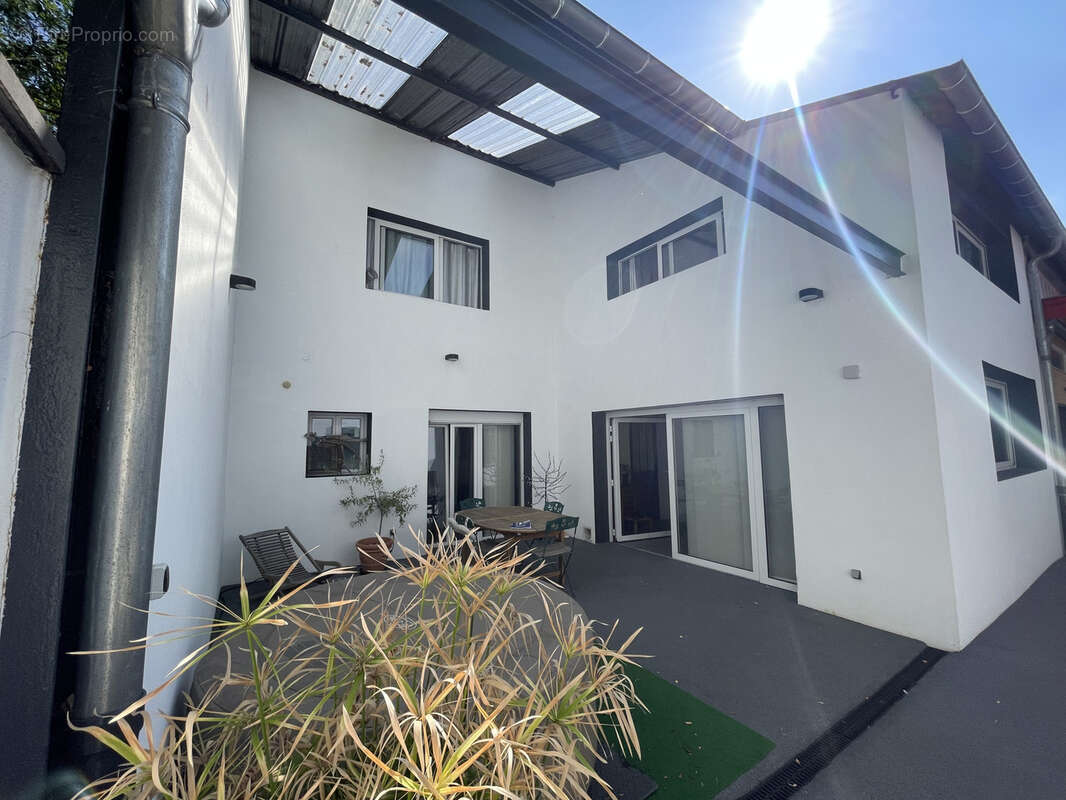 Autre à SAINT-MAUR-DES-FOSSES