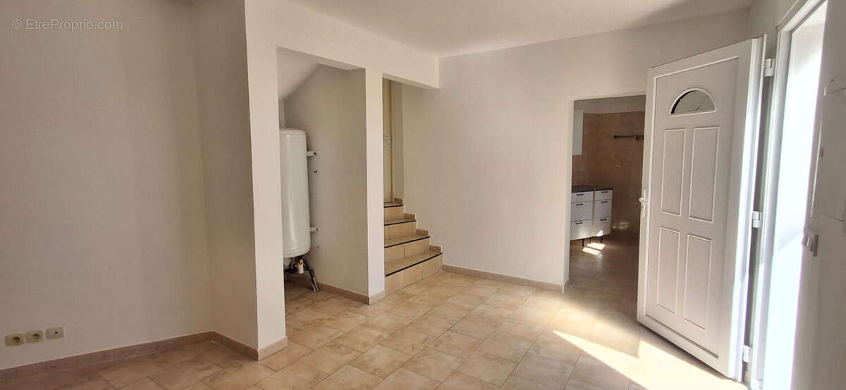 Maison à JONQUIERES-SAINT-VINCENT