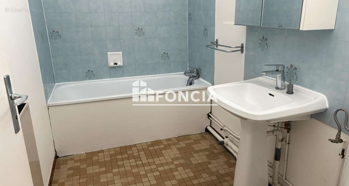 Maison à LES BORDES