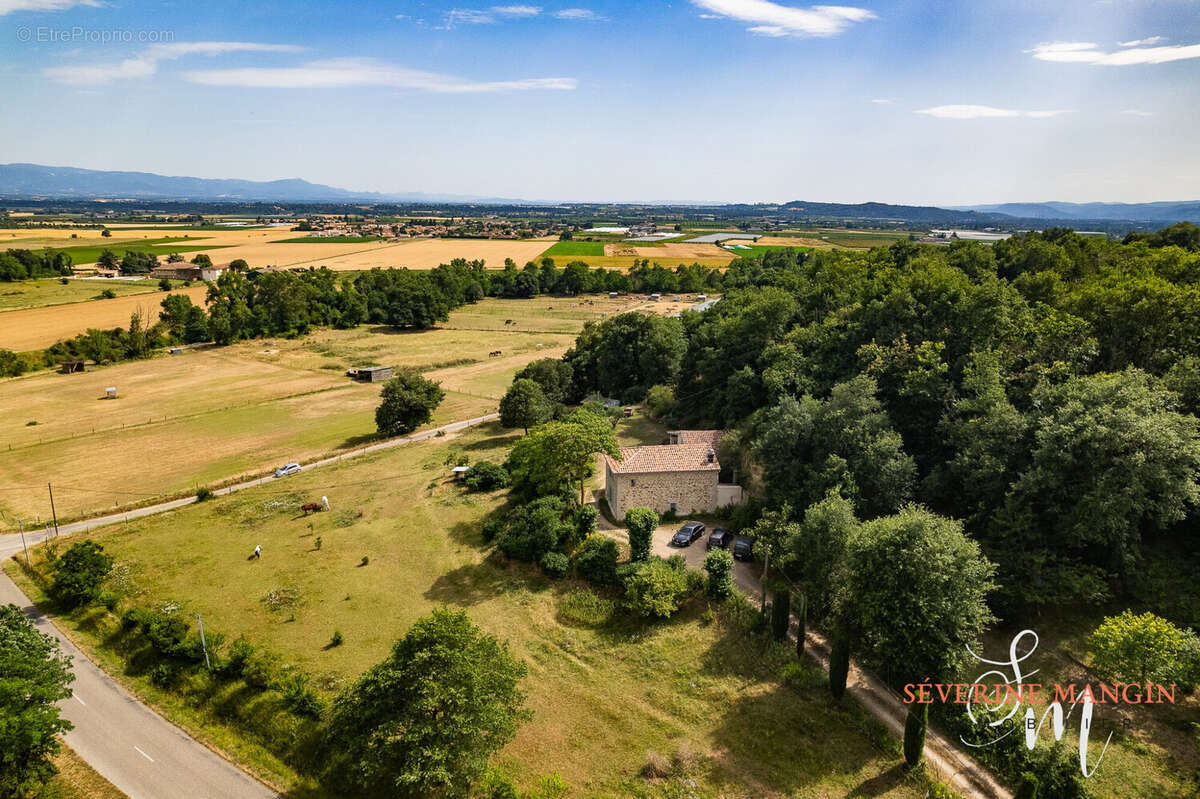 Maison 113 m² à Saint-Bardoux  - photo 3