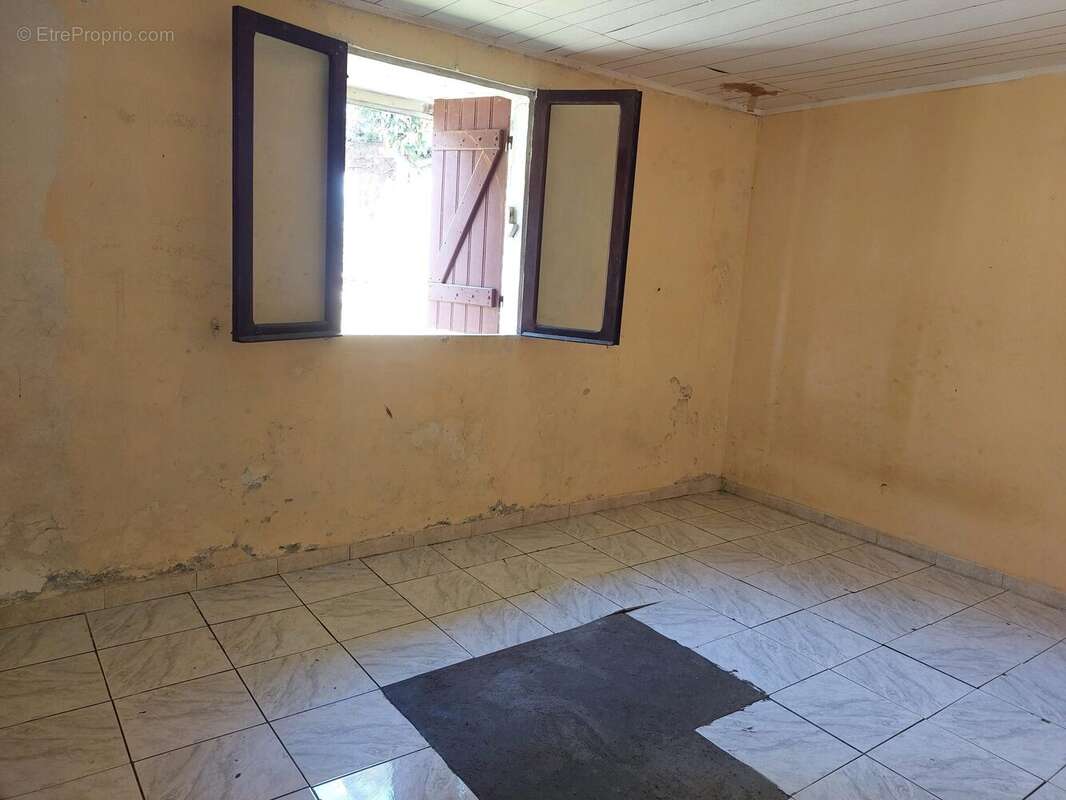 Terrain à SAINTE-MARIE