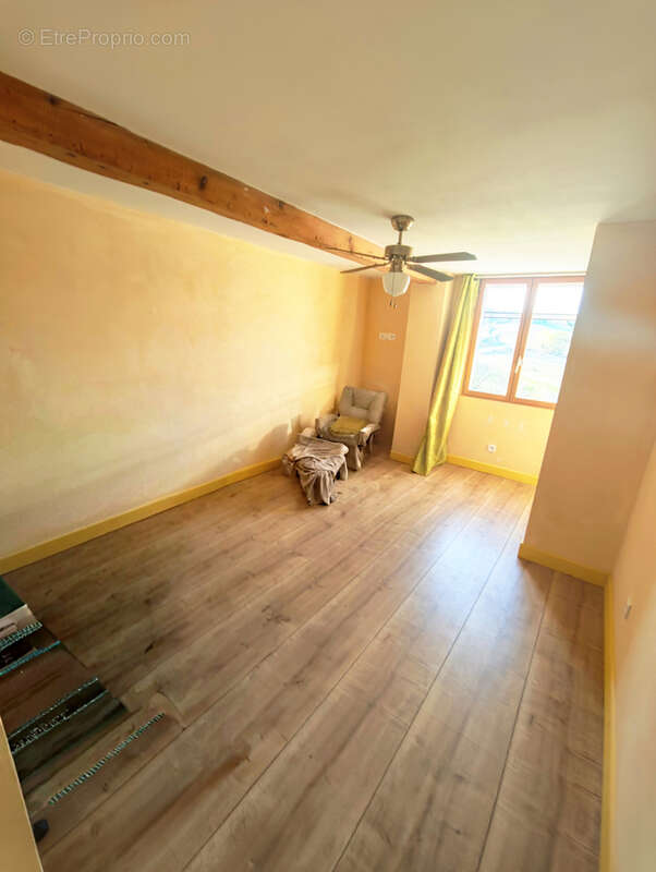 Maison à VILLENEUVE-LES-MONTREAL