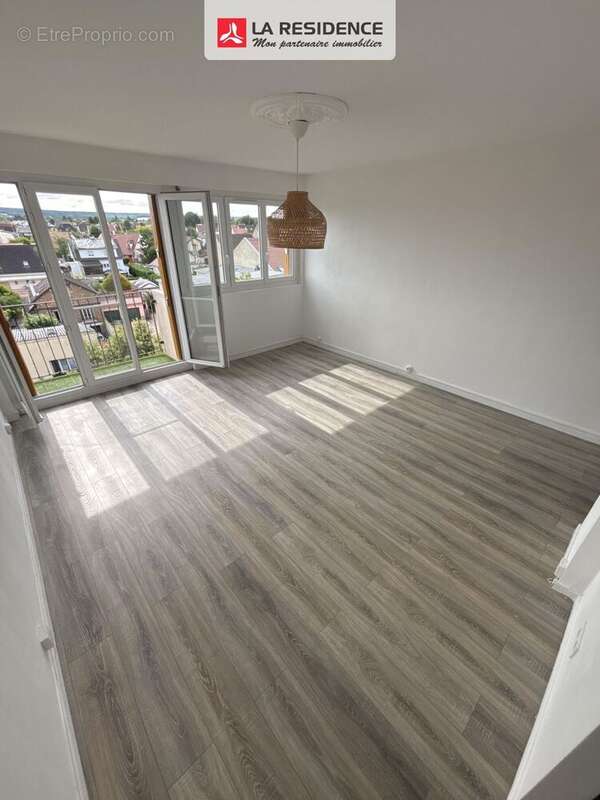 Appartement 56 m² à Conflans-Sainte-Honorine  - photo 2