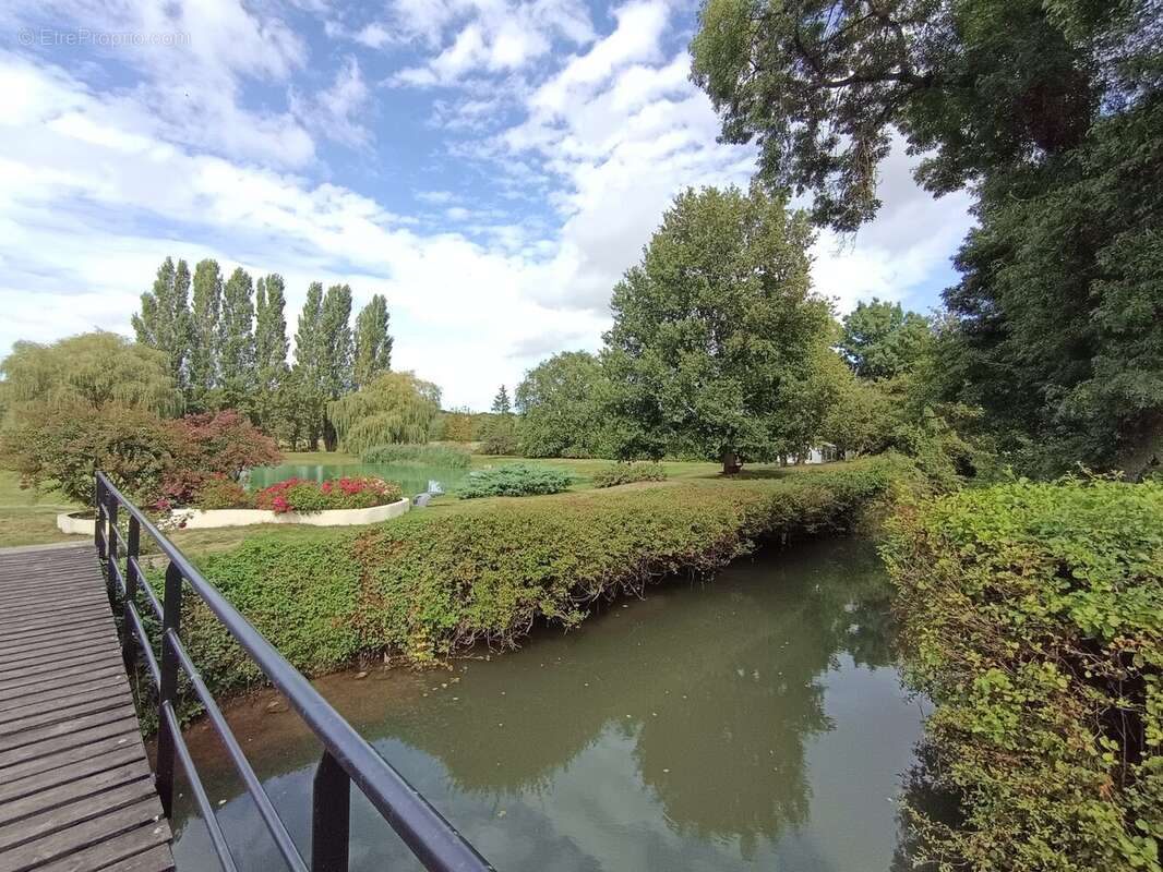 Maison à NEUILLE-LE-LIERRE