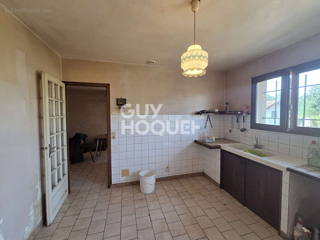 Rion-des-Landes, Maison de plain-pied avec garage et jardin. Beau potentiel - photo 4