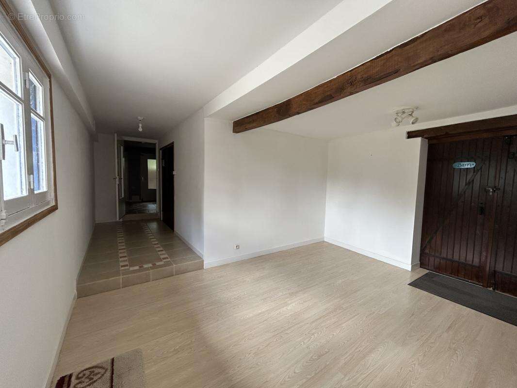 Maison de Campagne avec Garage, Carport et Potentiel d'Aména - photo 10