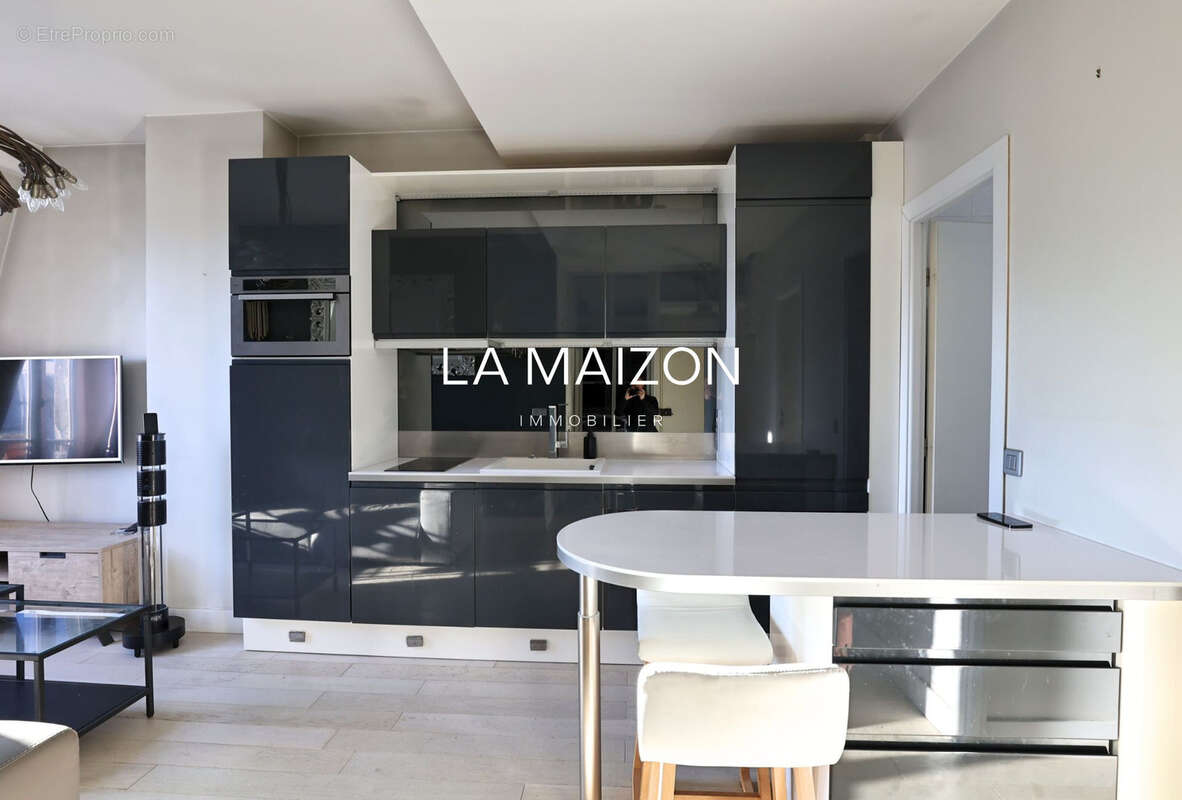 Appartement à PARIS-8E