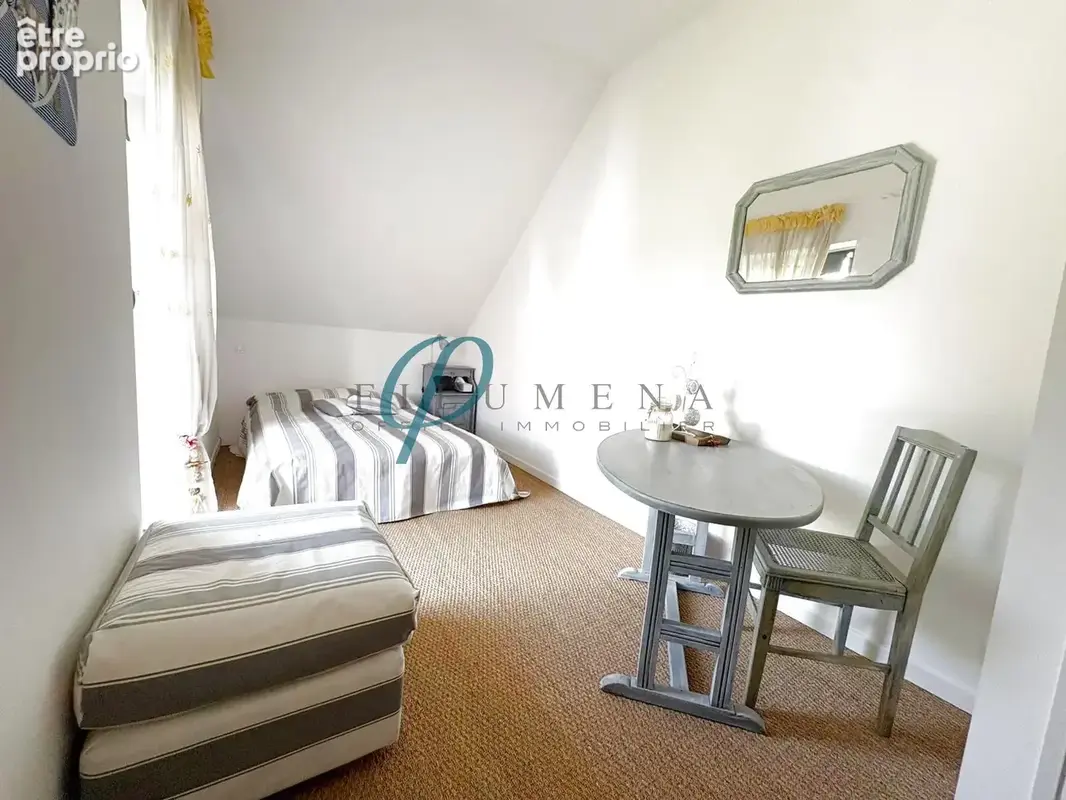 À vendre, Magnifique Manoir au Charme Indéniable de 254m2 avec dépendances et une entrée indépendante. - photo 14