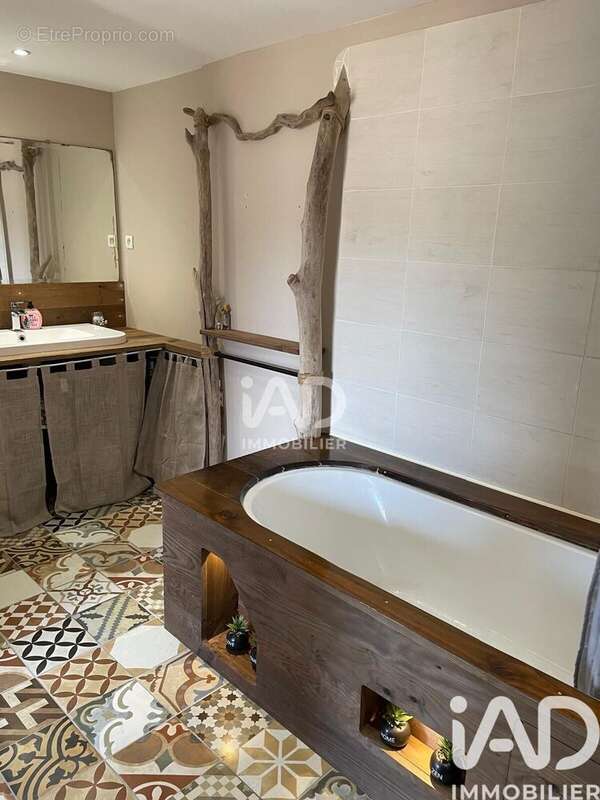 Maison 187 m² à Vallabregues  - photo 6