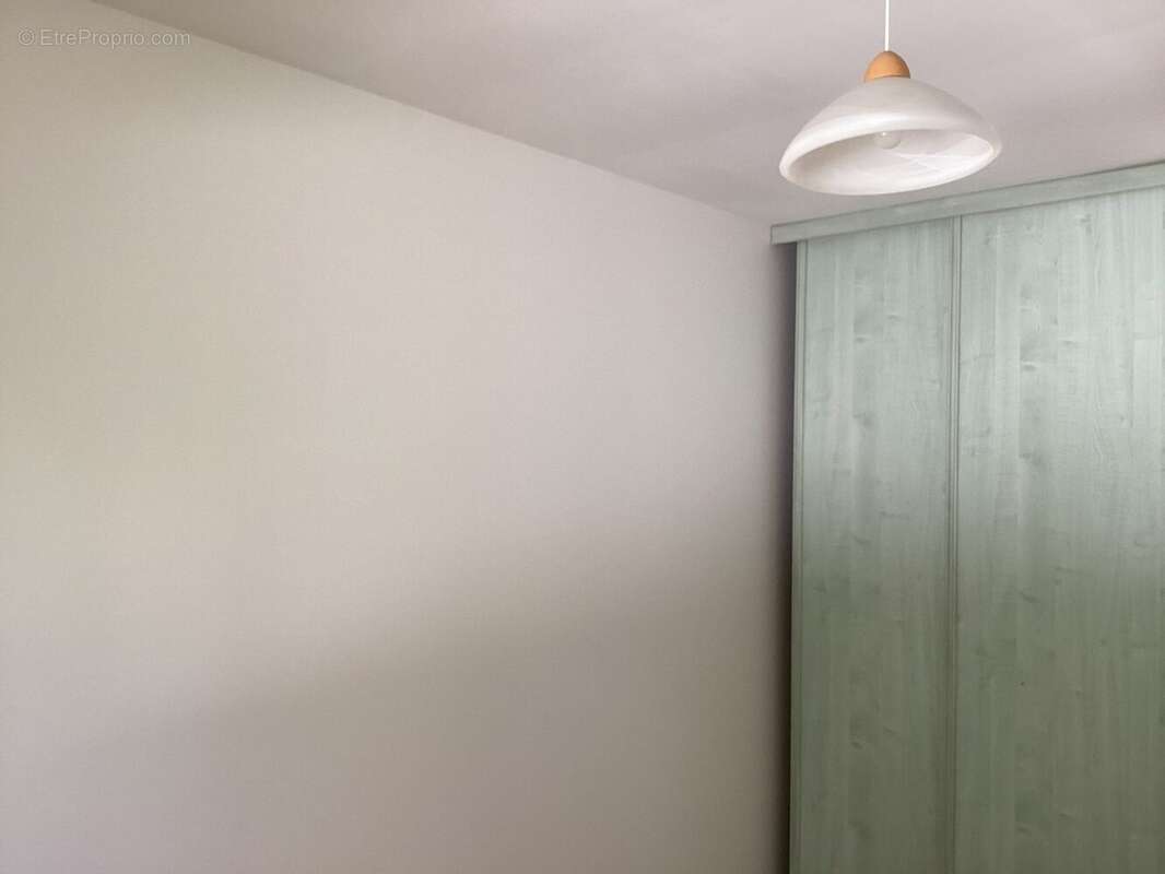 UNE CHAMBRE AVEC PLACARD - Maison à LE VERDON-SUR-MER