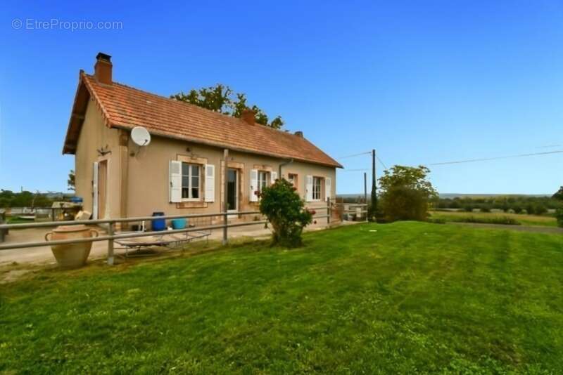 Maison à VALLON-EN-SULLY