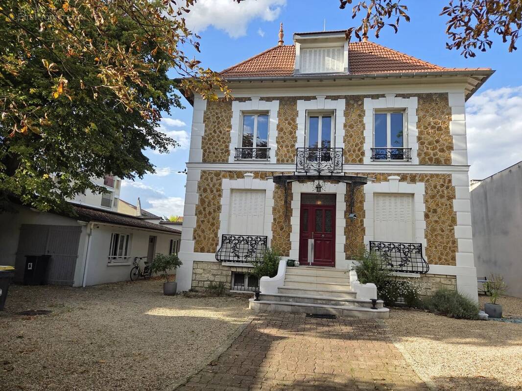 Maison à SAINT-MAUR-DES-FOSSES