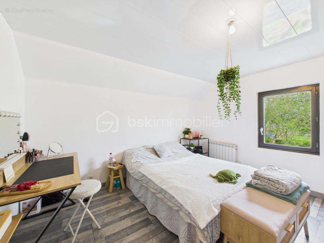 Maison à MEZIERES-SUR-COUESNON