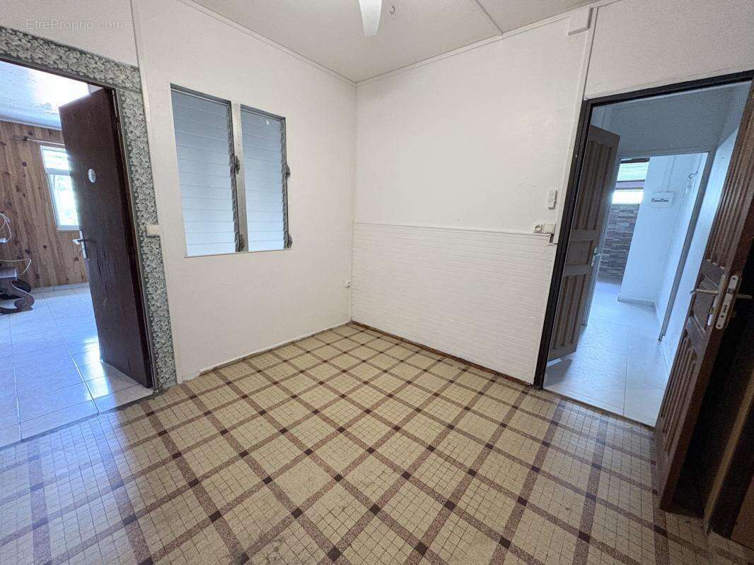 A VENDRE : VILLA F9 à Trois Rivière (97114) - photo 10