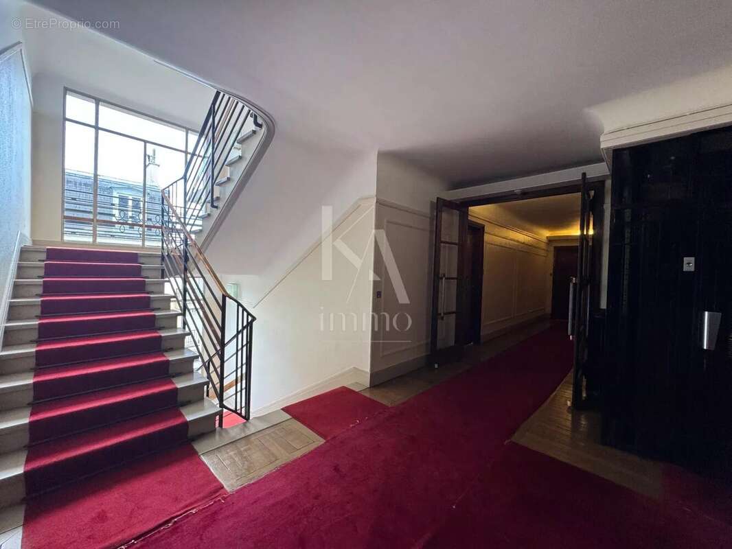 Appartement à NEUILLY-SUR-SEINE