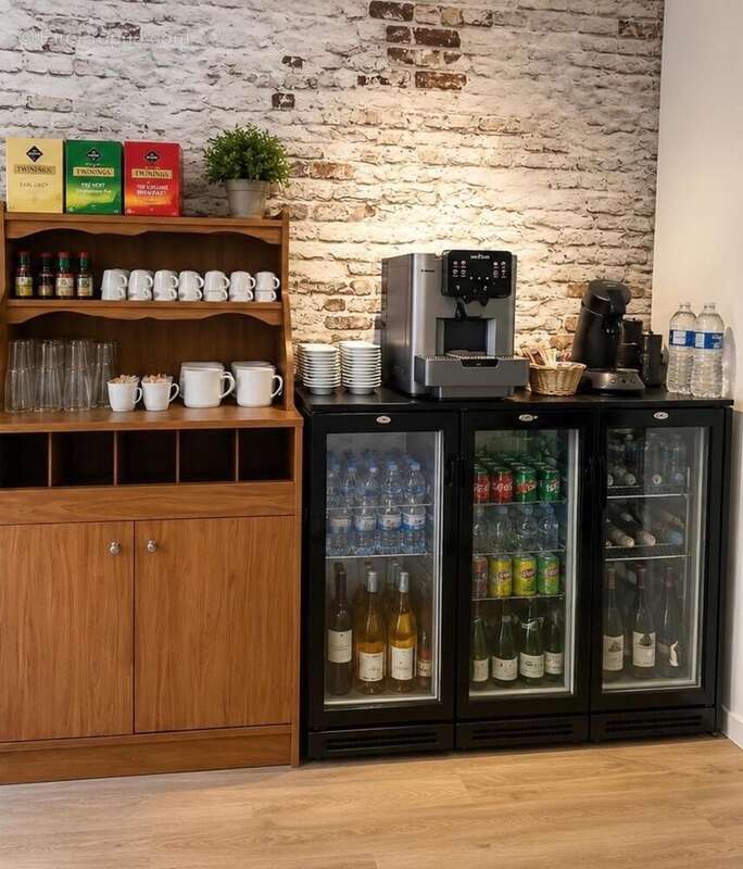Commerce 376 m² à Saint-Martin-La-Garenne  - photo 6