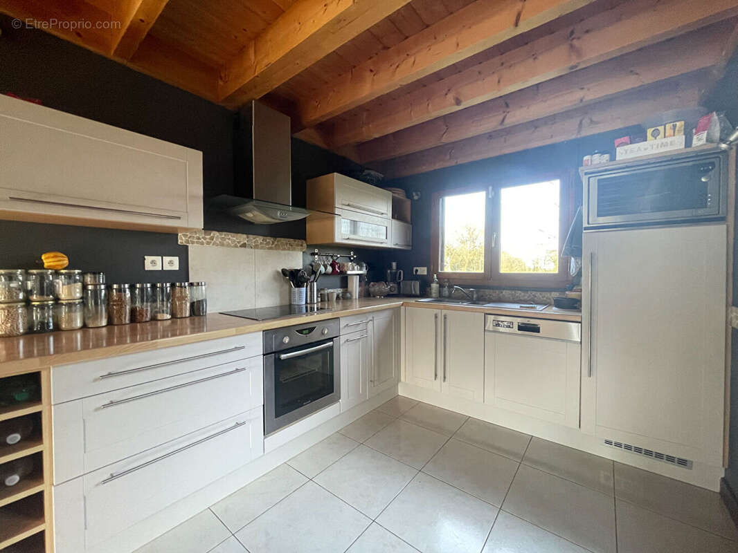 Maison à LA CHAPELLE-CHAUSSEE