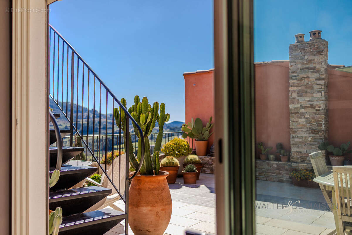 Appartement à LA CADIERE-D&#039;AZUR