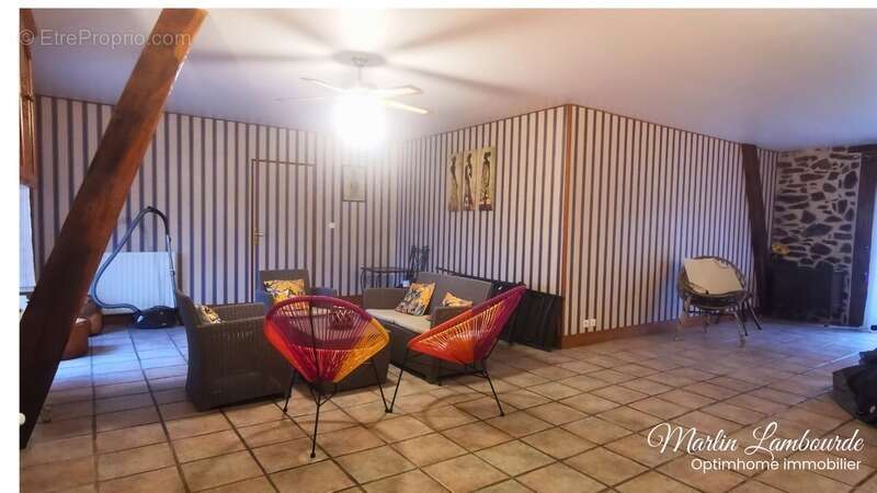 Maison à SAINT-LEONARD-DE-NOBLAT