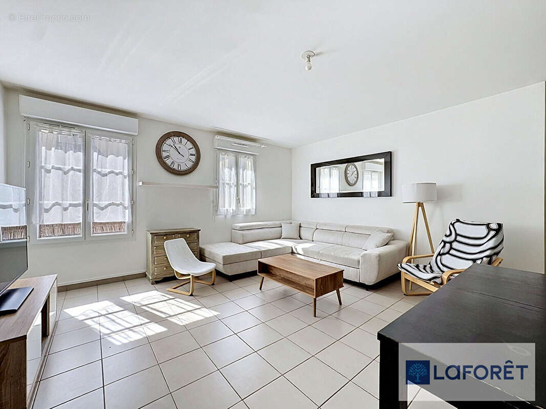 Appartement à NEAUPHLE-LE-CHATEAU