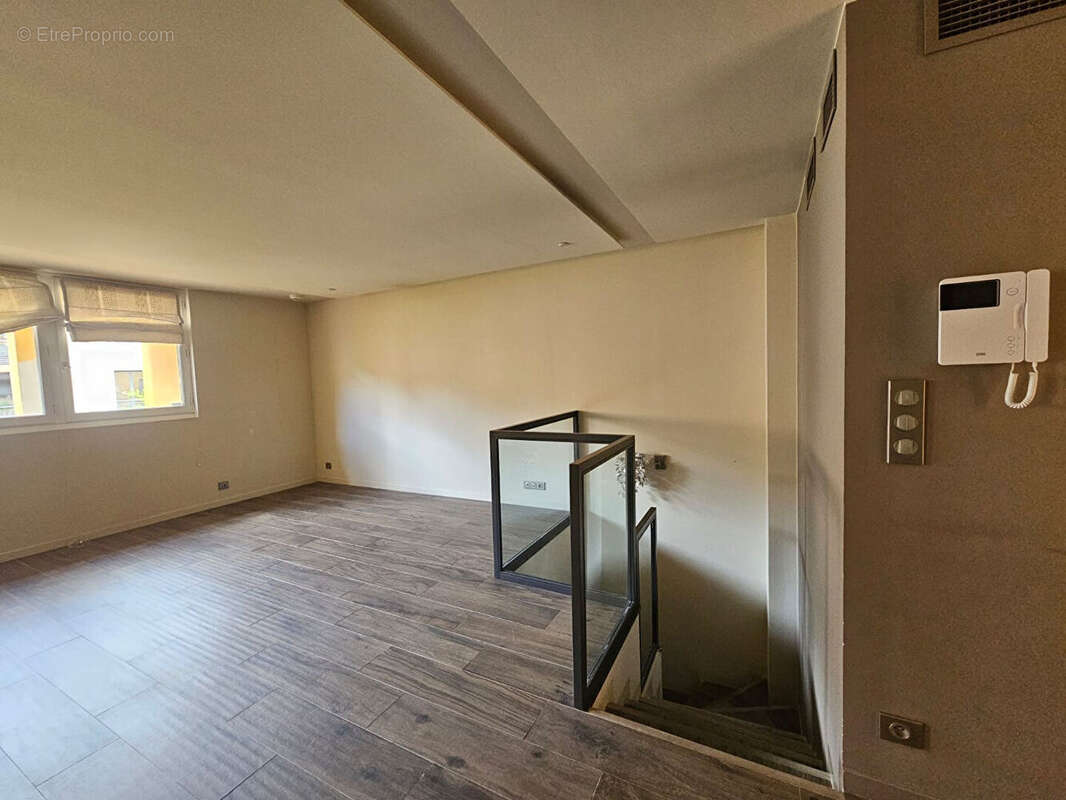 Bureaux de 146,97 m2  avec 2 places de parking à Aix En Provence cours Mirabeau - photo 6