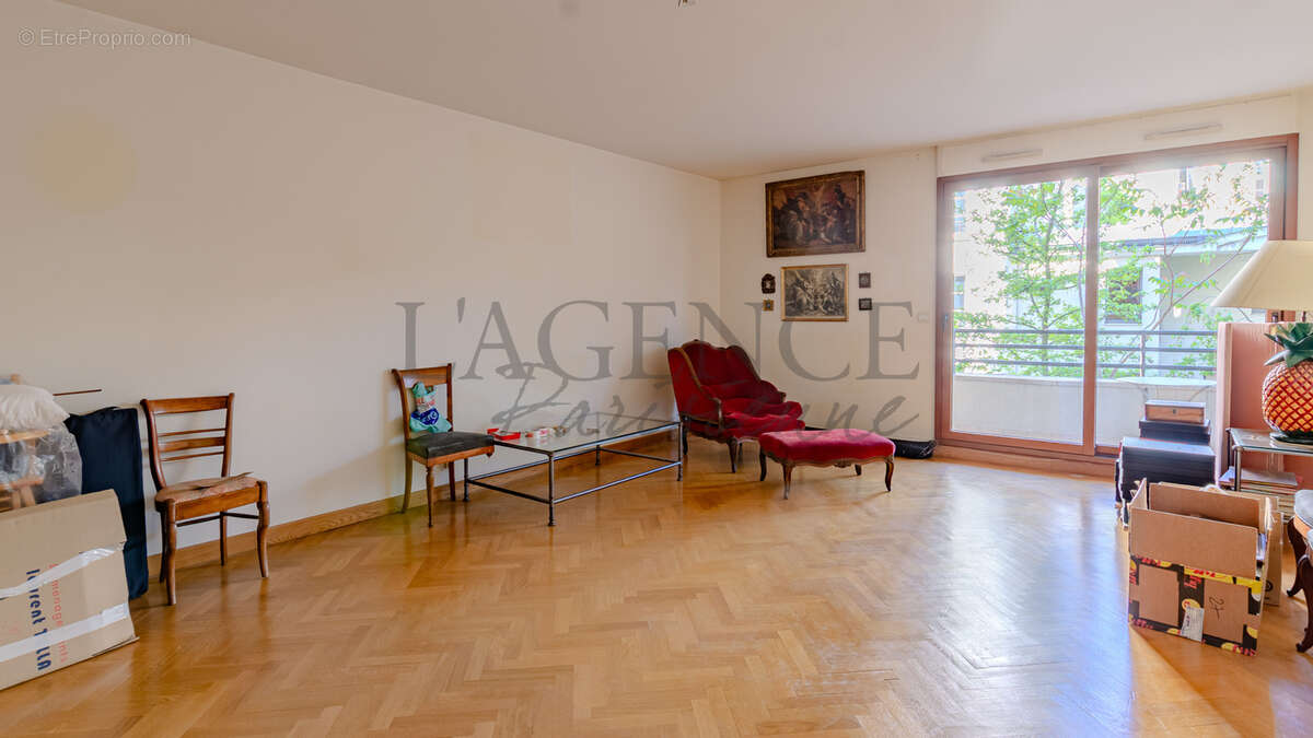 Appartement à PARIS-16E