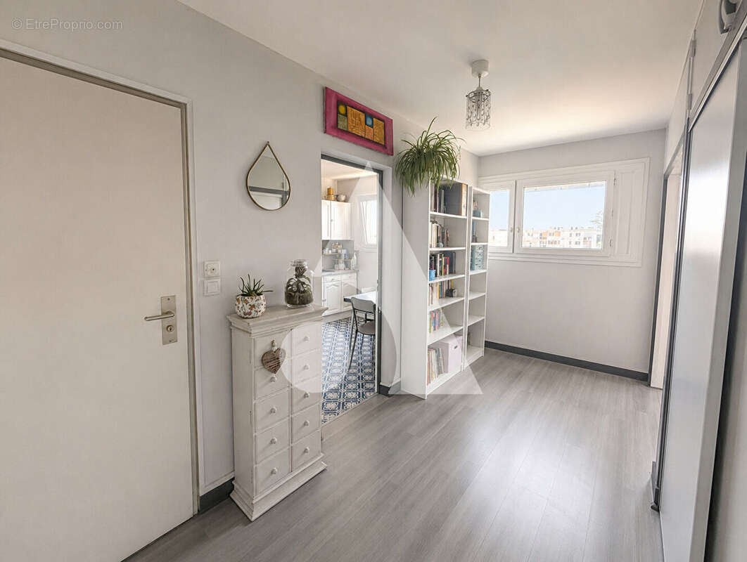Appartement  lumineux - trois chambres - résidence calme et sécurisée - photo 2