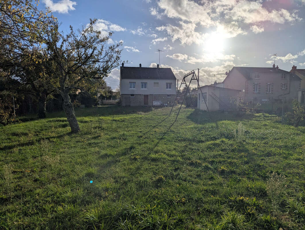 Maison à MONTGIVRAY