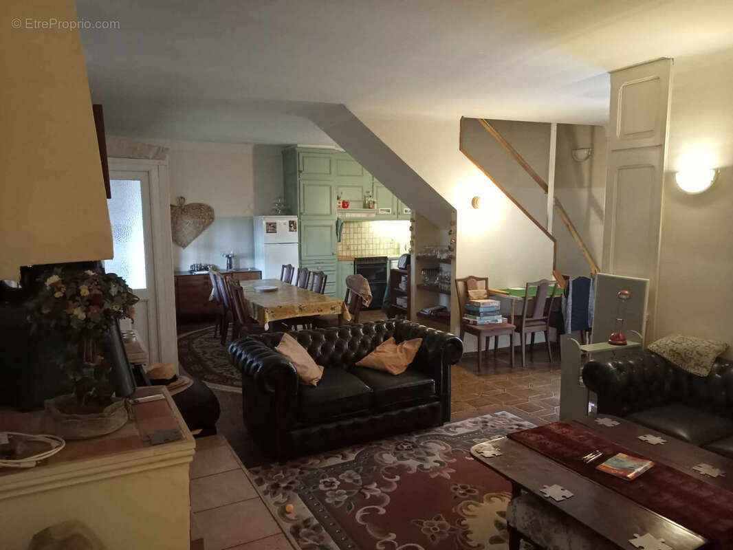 Opportunité rare de trois propriétés séparées en une ; idéal pour vivre et louer - photo 3