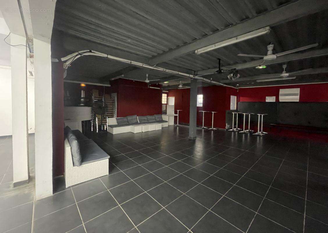 Commerce à LES TROIS-ILETS