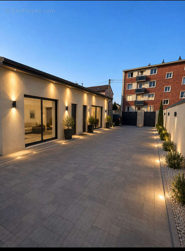 A vendre - duplex avec place de parking - proche neoma - photo 2