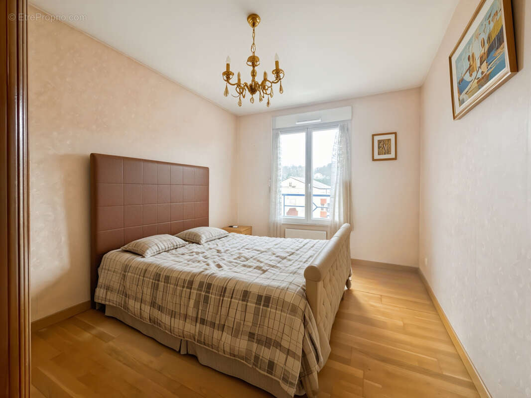 Appartement à NEUVILLE-SUR-SAONE
