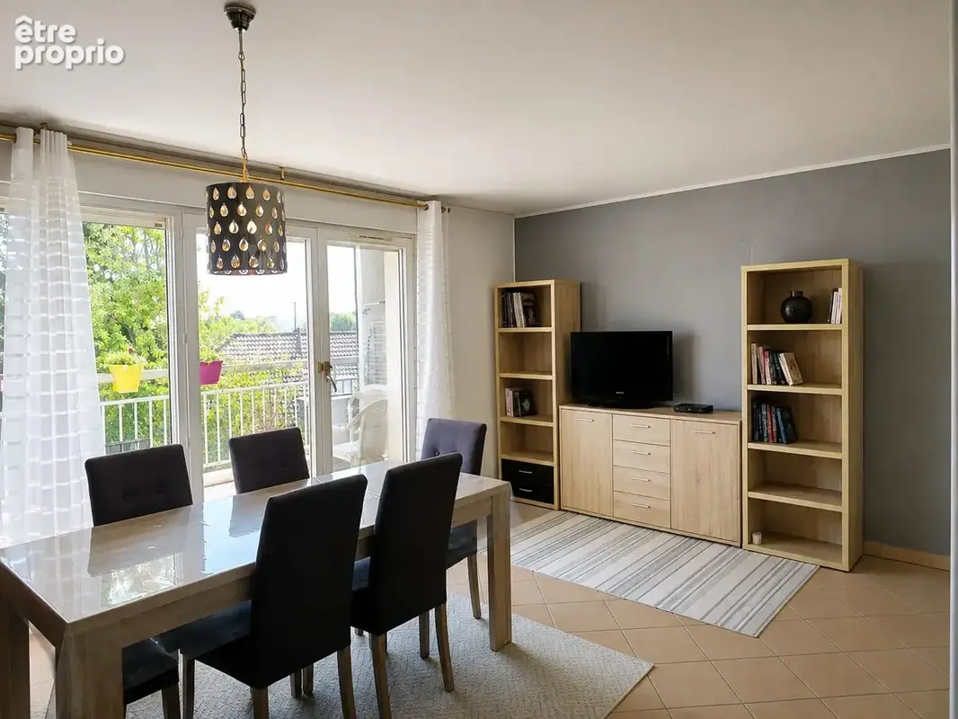 Appartement 4 pièces 70 m² à vendre à Gex (01170) - photo 2