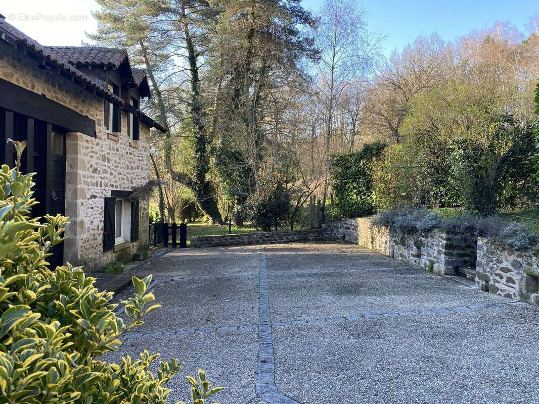 Maison à BUJALEUF
