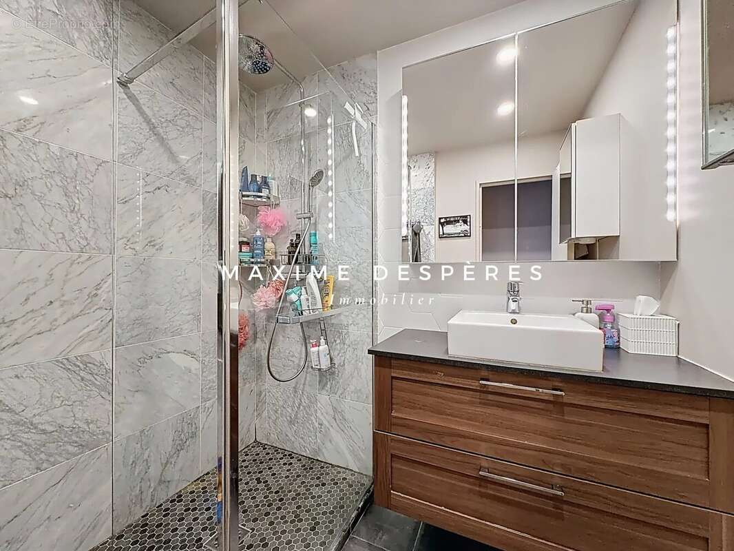 Appartement à COURBEVOIE