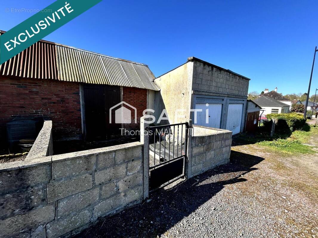 Photo 1 - Parking à SAINT-SEVER-CALVADOS