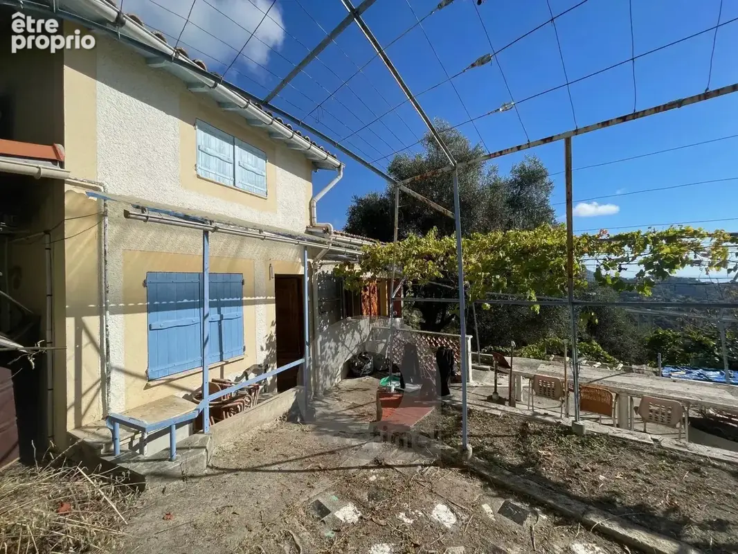 Route de Ste Agnès - Maison 3 pièces à Rénover avec terrasse et jardin - Accès pédestre - photo 2